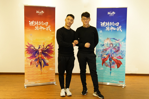 为本作男主天帝配音的王梓,是知名的话剧演员,同时也为《步步惊心》